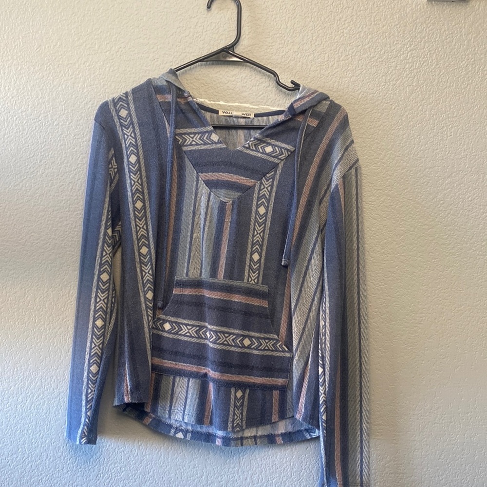Hooded shirt